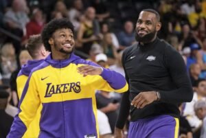 Los Angeles Lakers avaliam promoção de Bronny James e sinalizam possíveis mudanças no elenco