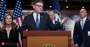 A Câmara dos EUA rejeitou por pouco uma resolução de poderes de guerra para impedir o ataque de Trump ao Irão