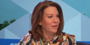 A mãe de uma vítima do ataque em Nottingham ficou “enojada” ao ouvir, após um inquérito, que o assassino não foi identificado com base na raça