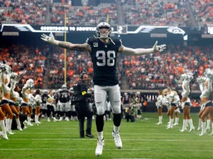 À medida que a negociação de Maxx Crosby fracassa, os Raiders e Ravens deixam uma longa fila de pessoas querendo respostas