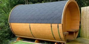 A sauna foi fechada depois que vizinhos reclamaram de usuários nus visíveis em casas próximas