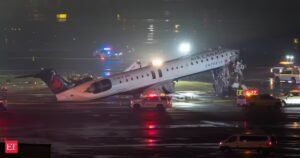 Aeroporto de LaGuardia fechado: avião da Air Canada colide com caminhão de resgate no aeroporto de LaGuardia, matando 2 pilotos e ferindo dezenas