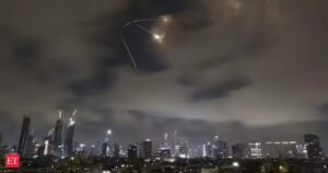 Alerta de mísseis em Dubai: Guerra EUA-Irã Últimas atualizações: Segurança iraniana, militares mortos em ataque, número de mortos ultrapassa 2.200 Alerta de mísseis em Dubai