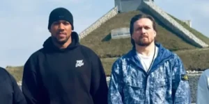 Anthony Joshua deixa a Grã-Bretanha para visitar a Ucrânia com Oleksandr Usyk em meio à invasão russa