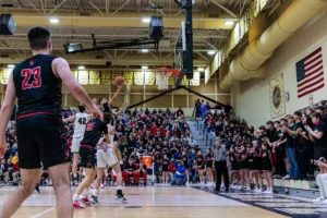 ‘Apenas mantenha o curso.’ Raphelion sobreviveu à corrida inicial de Blackford, conseguindo sua passagem semi-estadual