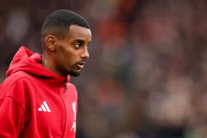 Arne Slot quebrou o silêncio sobre o retorno de Alexander Isak após lesão