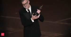 Citação do dia de Paul Thomas Anderson Significado: Citação do dia de Paul Thomas Anderson: ‘Como faço para responder às críticas? Criticamente. Eu ouço tudo…’ – Lições sobre como lidar com críticas, mentalidade positiva e inteligência emocional Diretor vencedor do Oscar por Uma Batalha Após Outra