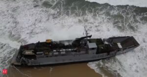 EUA destroem navios que colocam minas no Estreito de Ormuz após Trump alertar o Irã