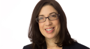 Eu ganho $ 310.000 com $ 546.000 em economias. Como posso aumentar a poupança previdenciária com um cônjuge que não trabalha?