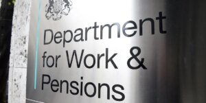 Fraudador de benefícios se passando por pai morto em esquema de doença pede intérprete no tribunal… depois de 20 anos morando no Reino Unido