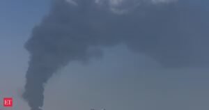 Fumaça foi vista subindo da direção do centro de energia dos Emirados Árabes Unidos
