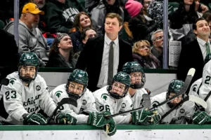 Hóquei do estado de Michigan vs. UConn: atualizações de pontuação, destaques e muito mais