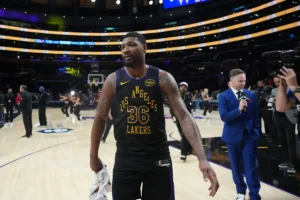 JJ Redick e Austin Reaves no Lakers sem Marcus Smart vs Pistons