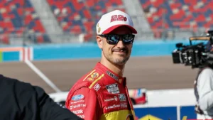 Joey Logano lidera o Team Penske NASCAR Trio na qualificação de Phoenix
