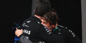 Kimi Antonelli começa a chorar depois de conquistar sua primeira vitória em um Grande Prêmio em cenas emocionantes