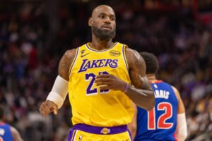 LeBron James, do Lakers, torna-se fiel ao dever após nova baixa na carreira