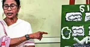 Mamata Banerjee cancela o dharna anti-SIR e encontra-se com o ex-governador Ananda Bose