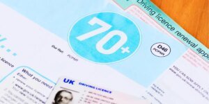 Motoristas mais velhos ficam cegos enquanto milhares têm suas licenças revogadas