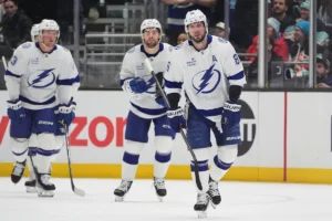Nikita Kucherov fez um hat-trick e 2 assistências na vitória do Lightning sobre o Kraken por 6-2