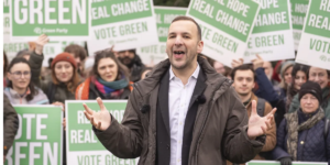 O líder dos Verdes, Zack Polanski, DEFENDEU que a hipnose pode aumentar o tamanho dos seios