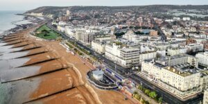 O município está a usar a estância balnear como lixeira para os sem-abrigo
