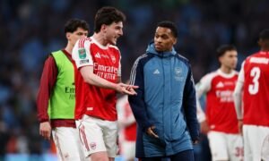 O zagueiro do Arsenal, Jurrien Timber, está lutando contra a lesão na virilha que contraiu contra o Everton