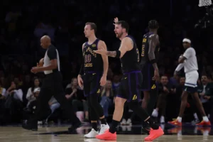 Os 31 anos de Luka, o grande segundo tempo de Reaves empurrou o Lakers para uma vitória sobre os Timberwolves na temporada com uma vitória por 120-106