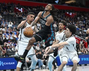 Os Pistons perderam uma vantagem de 23 pontos enquanto os Nets se recuperavam para uma vitória impressionante