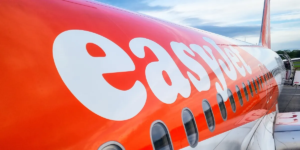 Passageiro da EasyJet gasta £ 3.000 para voltar para casa depois de ficar preso a bordo devido a uma emergência