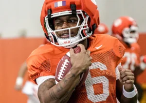Por que o wide receiver de Clemson, Tyler Brown, está “faminto” por mais futebol em 2026
