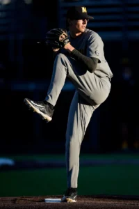 Revendo o último guardião: Carter Rustad