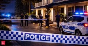 Roubo e roubo de carro na Costa Sul de NSW: Suspeito morto a tiros em hotel após ameaçar pessoas e roubar dinheiro; A polícia iniciou uma investigação