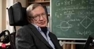 Stephen Hawking: Citação do Dia de Stephen Hawking: ‘Acredito que a vida alienígena é muito comum no universo, embora a vida inteligente seja rara. Alguns dizem que ainda não apareceu na Terra. As lições de vida de um físico teórico sobre felicidade, inteligência e natureza humana