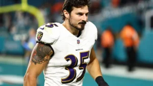 Texans concordam em negociar com LB Jake Hummel