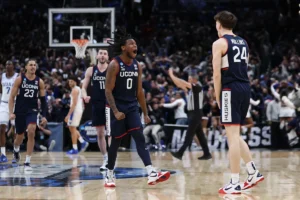 UConn surpreende Duke com 3, um rali histórico de 19 pontos de Braylon Mullins para avançar para a Final Four