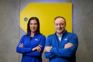A Best Buy se junta ao insider Jason Bonfig como novo CEO, Corey Barry, deixa o cargo