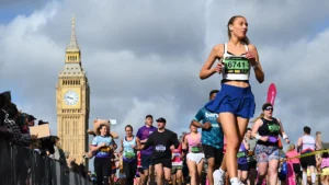 A Meia Maratona dos Marcos de Londres atrai milhares de corredores