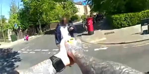 A Met Police divulgou imagens da câmera corporal da prisão de um suspeito do ataque terrorista de Golders Green