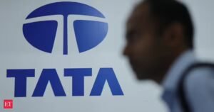 A Tata Trusts está revisando as funções de administrador nas duas entidades, já que a Lei Maharashtra cobre cargos vitalícios