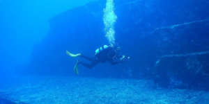 A descoberta do mergulhador gera grande controvérsia sobre a resposta da Ásia à Atlântida