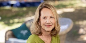 A estrela de Downton Abbey morreu aos 77 anos após lutar contra a demência