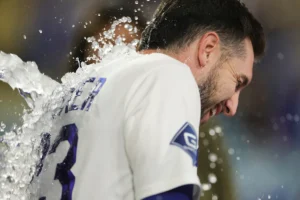 A noite tranquila de Kyle Tucker ficou forte com um golpe final para os Dodgers