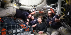 A tripulação do Artemis II entrega uma mensagem inspiradora no primeiro discurso desde o lançamento da histórica missão lunar da NASA