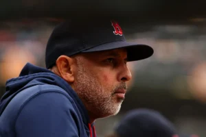 Alex Cora elogiou o Red Sox e expressou decepção por “não ter feito o trabalho” por e-mail para a organização