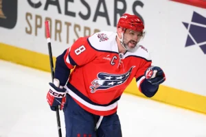 Alex Ovechkin diz que está esperando até o final da temporada para decidir sobre seu futuro no hóquei