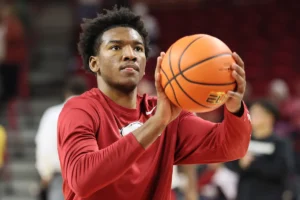 Alvo do basquete da UNC escolhe rival do ACC no portal de transferências