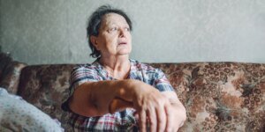 Atrasos nas pensões farão com que milhares de pensionistas percam £ 10.000 em pagamentos