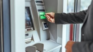 Banco de 150 anos anuncia fechamento de agências