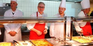 Batatas fritas e bolos britânicos podem ser PROIBIDOS sob o acordo de redefinição da UE de Keir Starmer