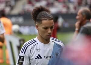 Brentford e Everton entre os clubes da Premier League interessados ​​em Ilan Kebbal do Paris FC